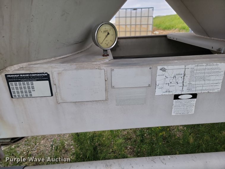 image for item NZ9956 1996 Fruehauf  pneumatic dry bulk trailer