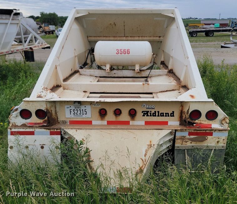 image for item NZ9957 2008 Midland  MG40TC2000 bottom dump trailer