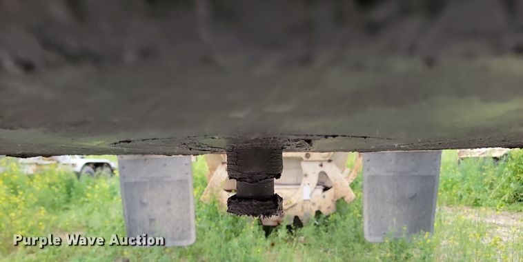 image for item NZ9957 2008 Midland  MG40TC2000 bottom dump trailer