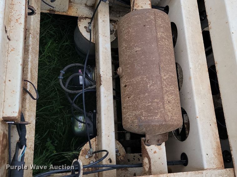 image for item NZ9957 2008 Midland  MG40TC2000 bottom dump trailer