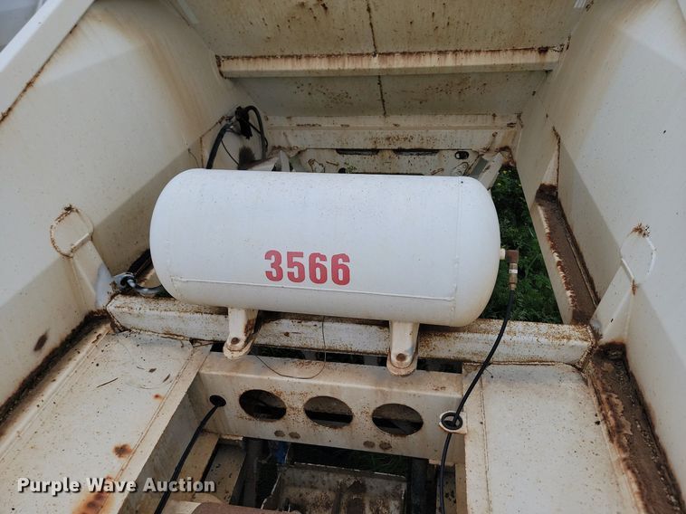 image for item NZ9957 2008 Midland  MG40TC2000 bottom dump trailer