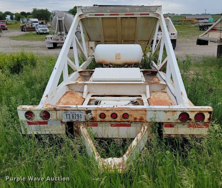 image for item NZ9958 1995 Ranch Manufacturing Co. bottom dump trailer