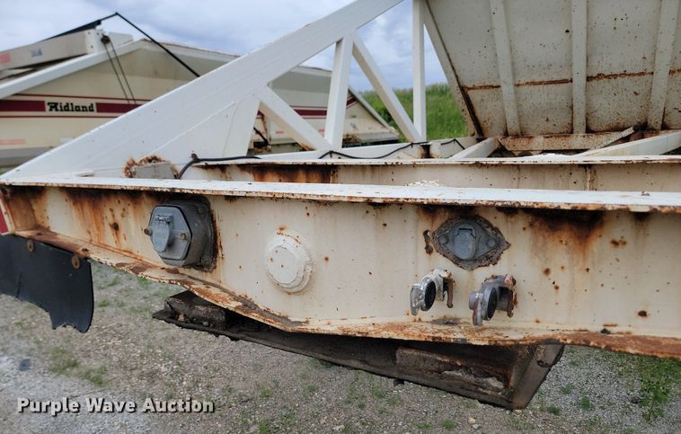 image for item NZ9958 1995 Ranch Manufacturing Co. bottom dump trailer