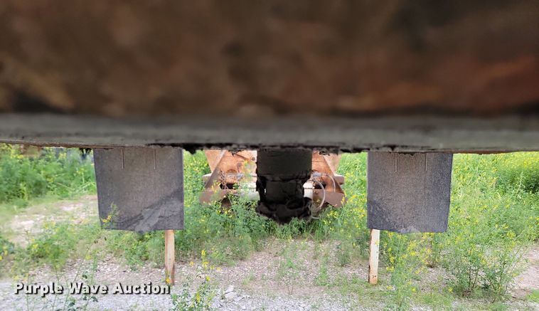 image for item NZ9958 1995 Ranch Manufacturing Co. bottom dump trailer