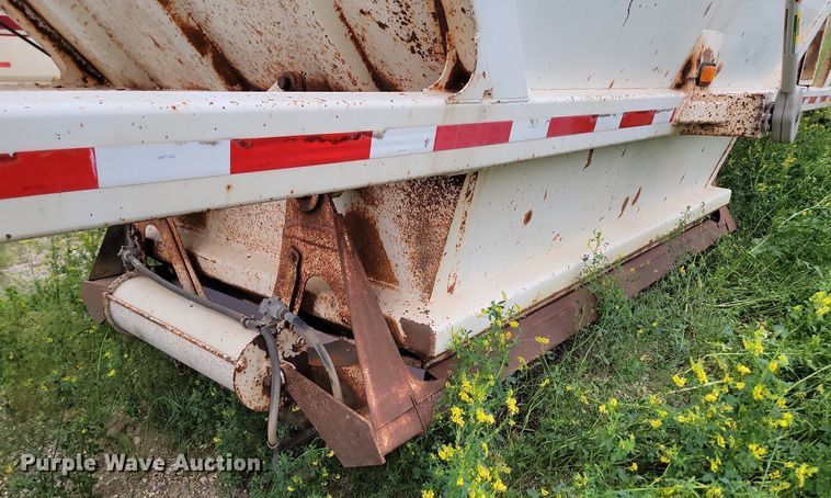 image for item NZ9958 1995 Ranch Manufacturing Co. bottom dump trailer