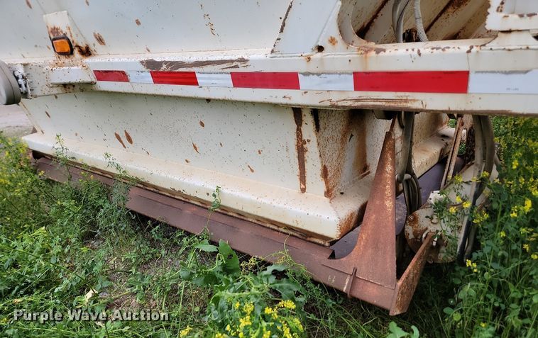 image for item NZ9958 1995 Ranch Manufacturing Co. bottom dump trailer