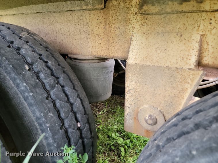 image for item NZ9958 1995 Ranch Manufacturing Co. bottom dump trailer