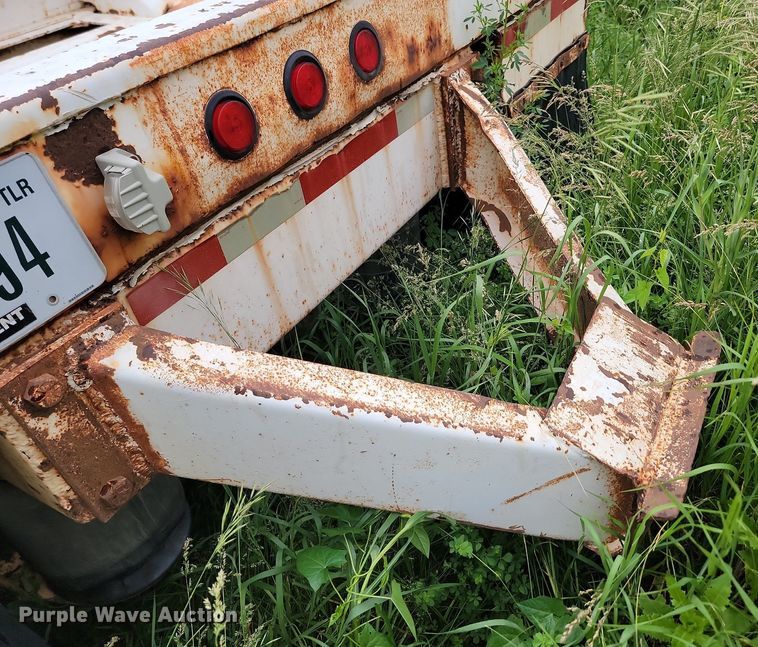 image for item NZ9958 1995 Ranch Manufacturing Co. bottom dump trailer