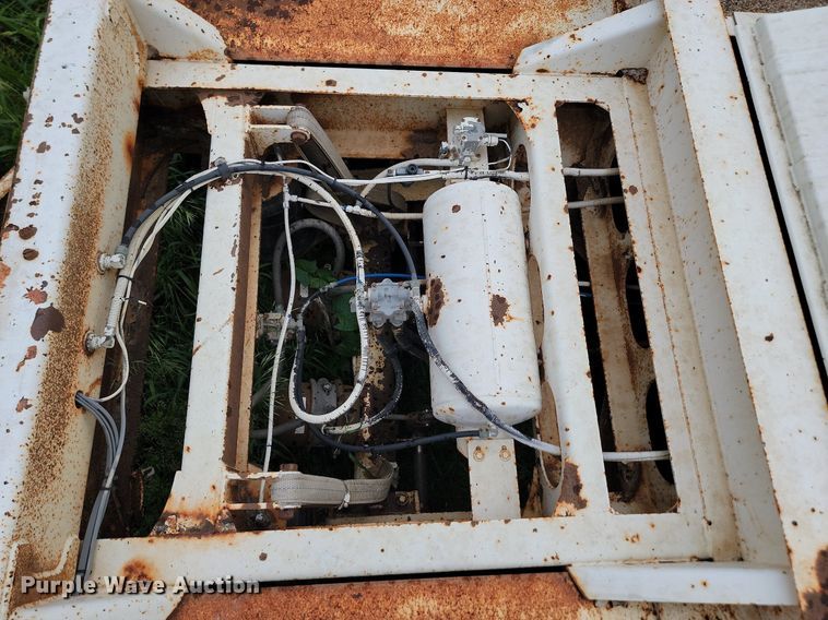 image for item NZ9958 1995 Ranch Manufacturing Co. bottom dump trailer