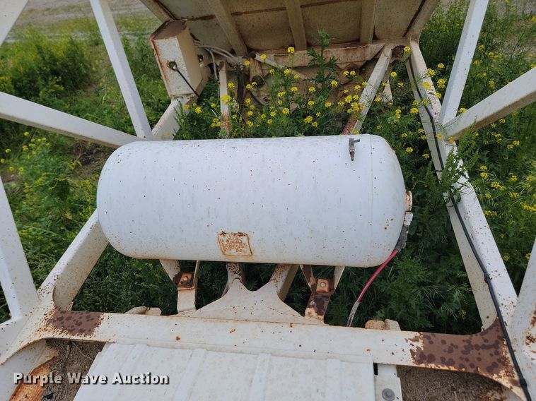 image for item NZ9958 1995 Ranch Manufacturing Co. bottom dump trailer