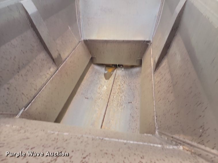 image for item NZ9958 1995 Ranch Manufacturing Co. bottom dump trailer