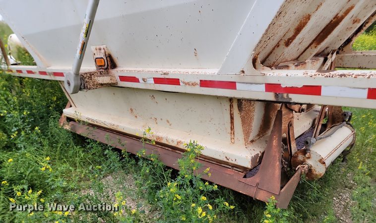 image for item NZ9958 1995 Ranch Manufacturing Co. bottom dump trailer