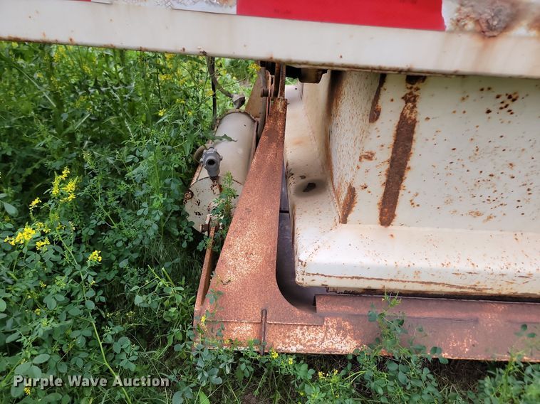 image for item NZ9958 1995 Ranch Manufacturing Co. bottom dump trailer