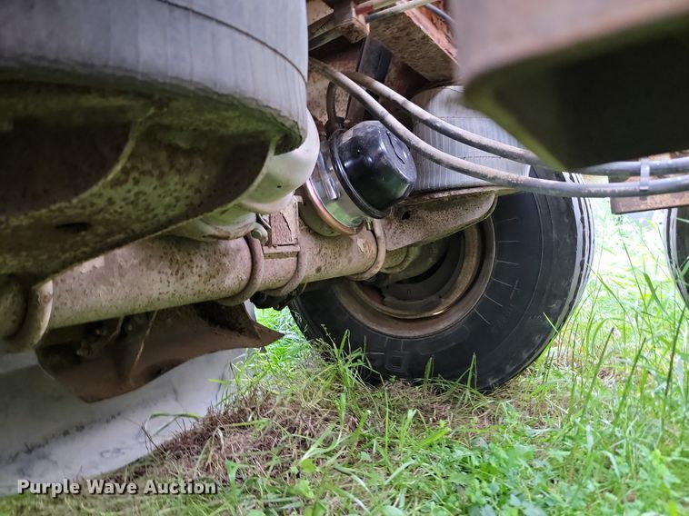 image for item NZ9958 1995 Ranch Manufacturing Co. bottom dump trailer
