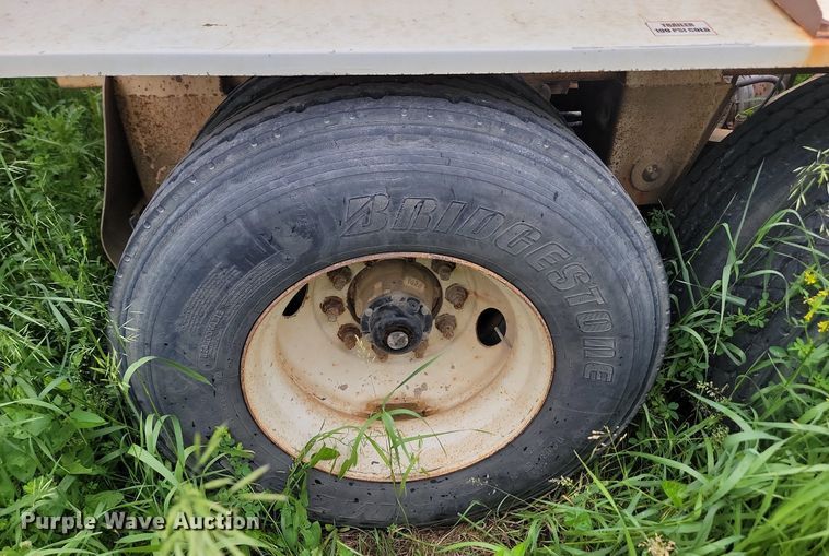 image for item NZ9958 1995 Ranch Manufacturing Co. bottom dump trailer