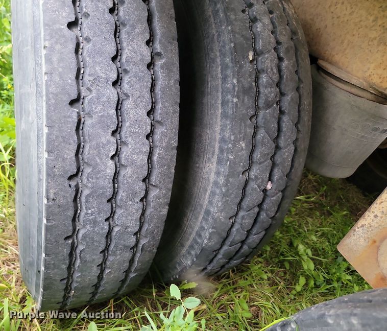 image for item NZ9958 1995 Ranch Manufacturing Co. bottom dump trailer