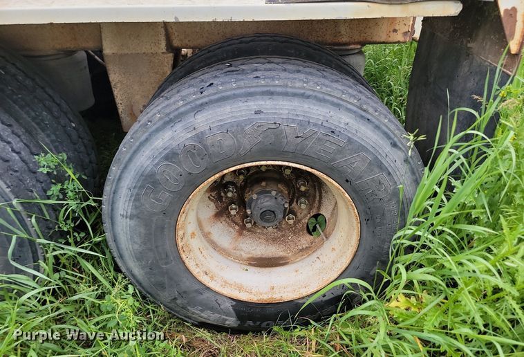 image for item NZ9958 1995 Ranch Manufacturing Co. bottom dump trailer