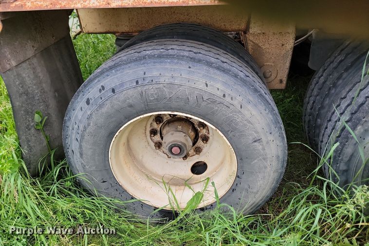 image for item NZ9958 1995 Ranch Manufacturing Co. bottom dump trailer