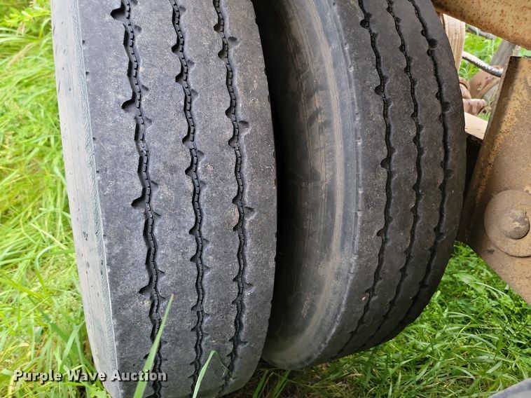 image for item NZ9958 1995 Ranch Manufacturing Co. bottom dump trailer