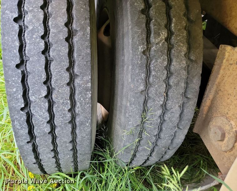 image for item NZ9958 1995 Ranch Manufacturing Co. bottom dump trailer