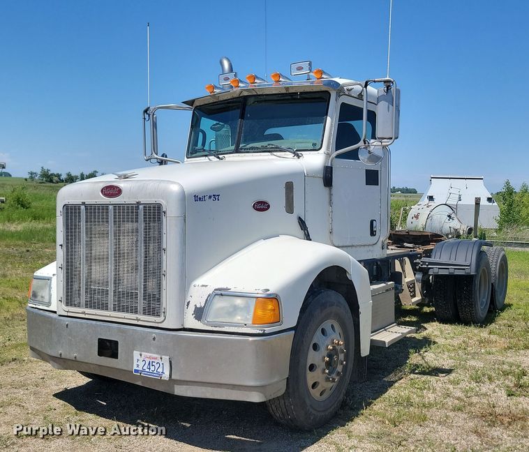 image for item NZ9970 2007 Peterbilt  385 semi truck