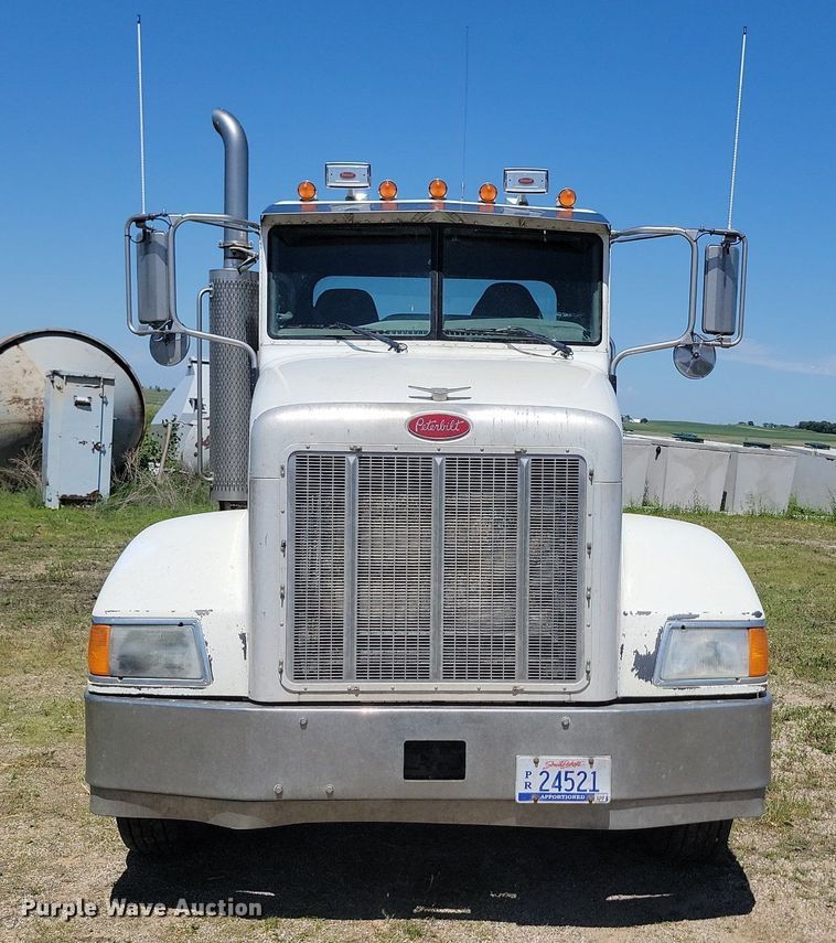 image for item NZ9970 2007 Peterbilt  385 semi truck