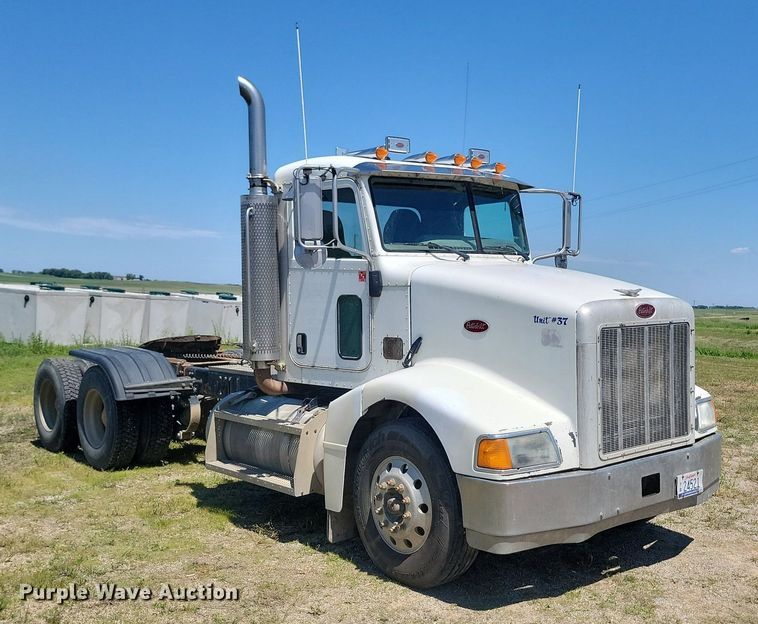 image for item NZ9970 2007 Peterbilt  385 semi truck