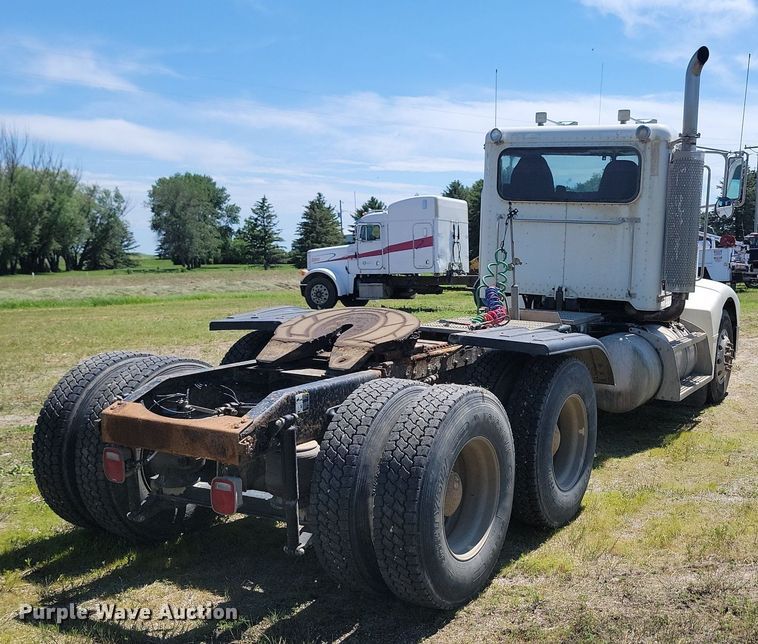 image for item NZ9970 2007 Peterbilt  385 semi truck