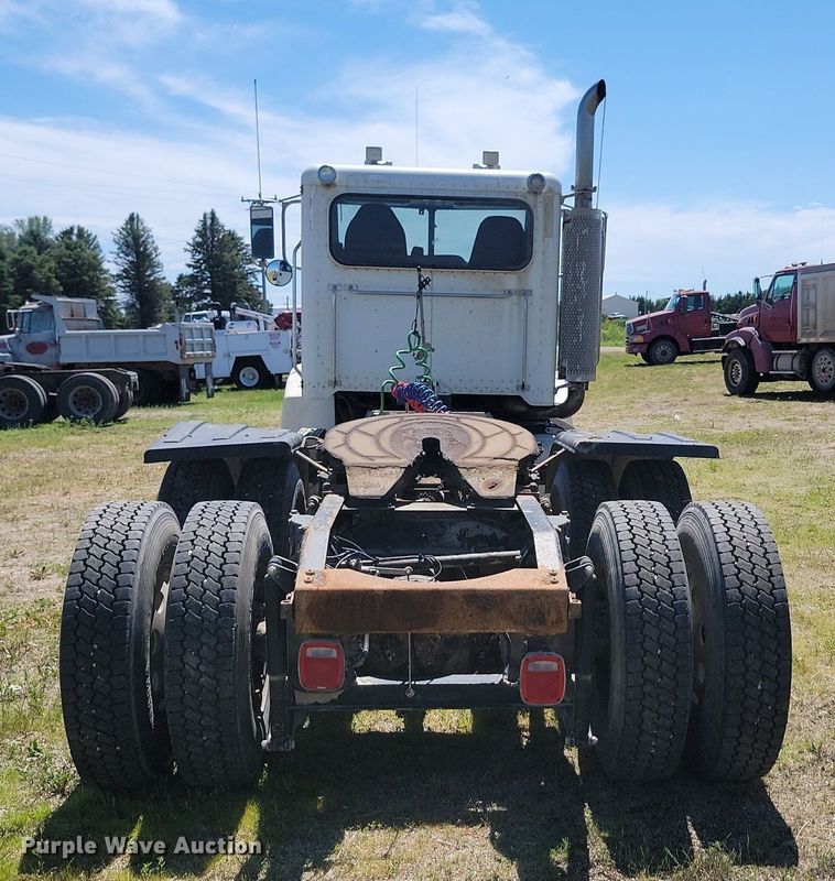 image for item NZ9970 2007 Peterbilt  385 semi truck