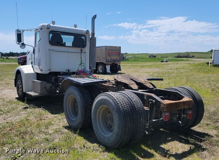 image for item NZ9970 2007 Peterbilt  385 semi truck