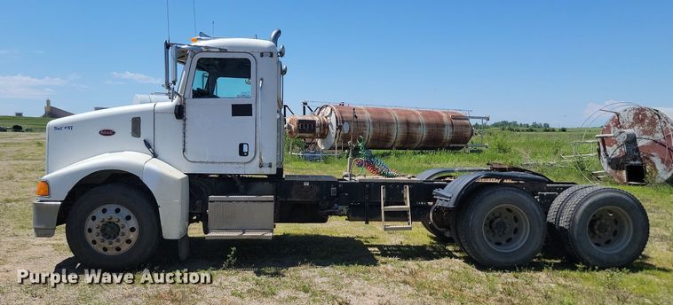 image for item NZ9970 2007 Peterbilt  385 semi truck