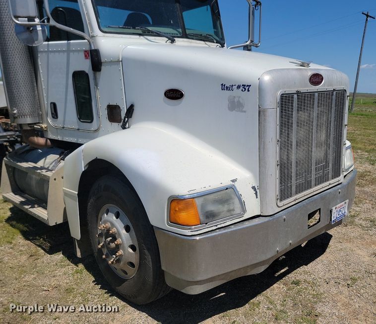 image for item NZ9970 2007 Peterbilt  385 semi truck