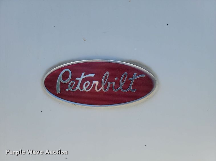 image for item NZ9970 2007 Peterbilt  385 semi truck