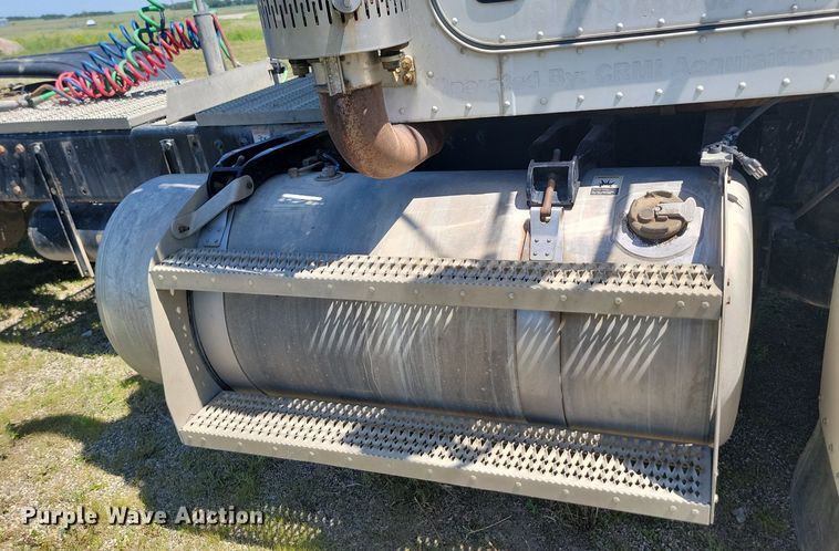 image for item NZ9970 2007 Peterbilt  385 semi truck