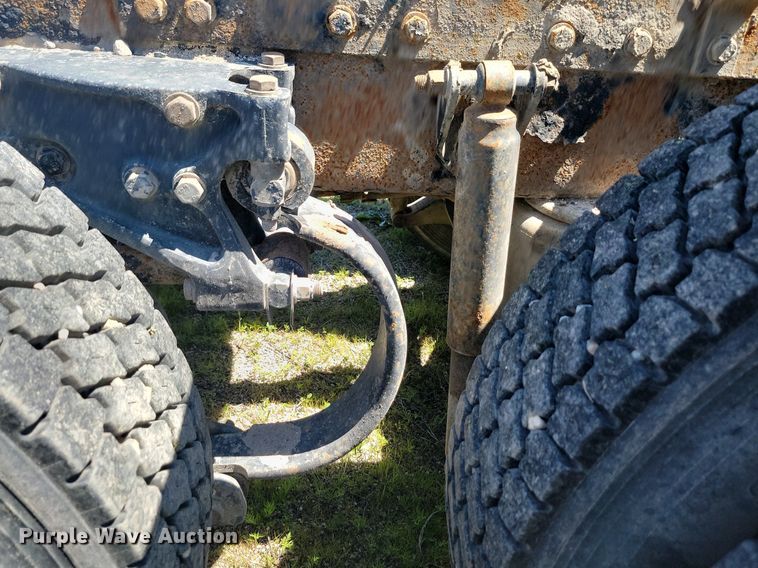 image for item NZ9970 2007 Peterbilt  385 semi truck