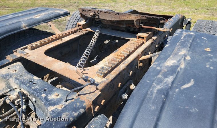 image for item NZ9970 2007 Peterbilt  385 semi truck