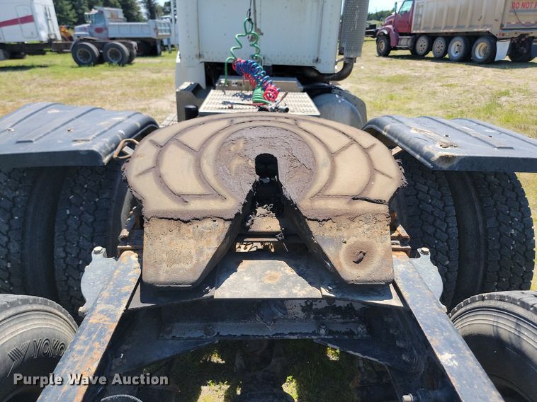 image for item NZ9970 2007 Peterbilt  385 semi truck