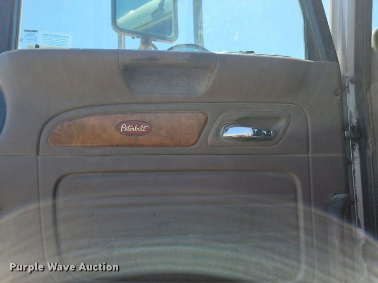 image for item NZ9970 2007 Peterbilt  385 semi truck