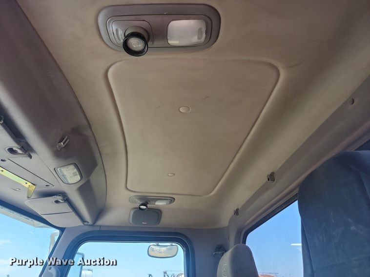 image for item NZ9970 2007 Peterbilt  385 semi truck