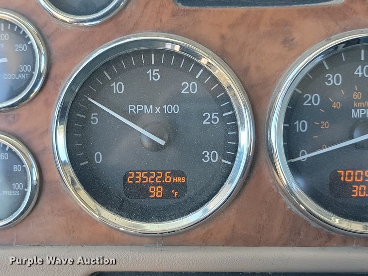 image for item NZ9970 2007 Peterbilt  385 semi truck