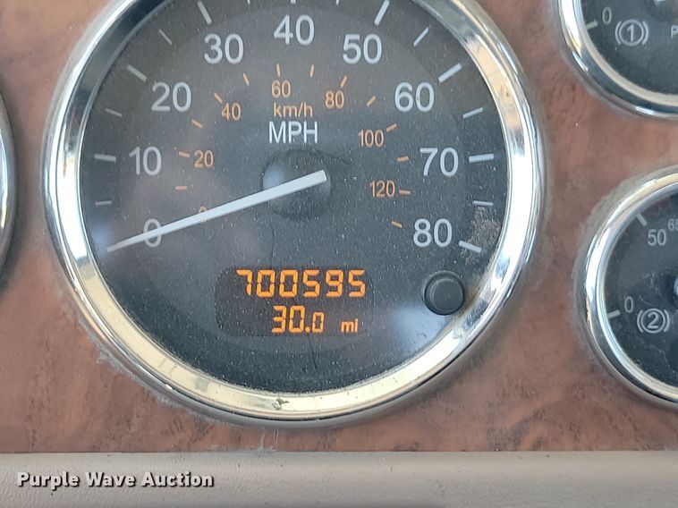 image for item NZ9970 2007 Peterbilt  385 semi truck