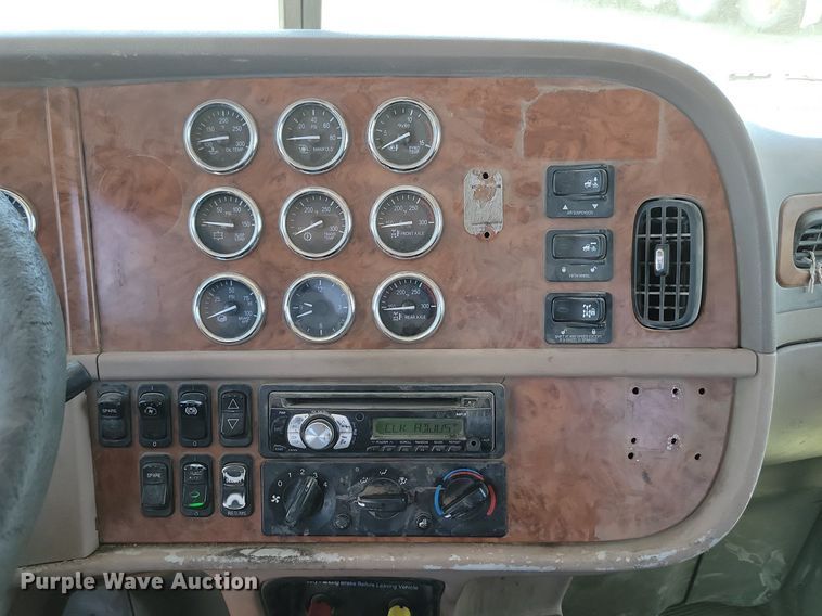 image for item NZ9970 2007 Peterbilt  385 semi truck