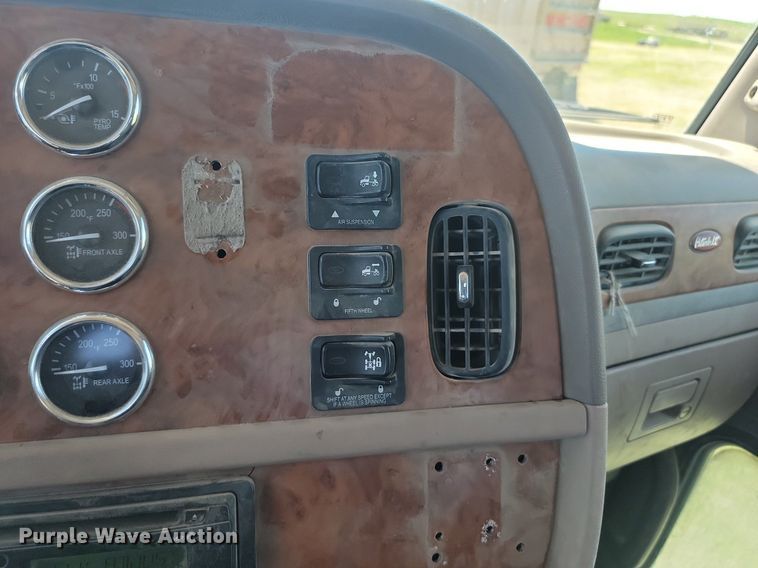 image for item NZ9970 2007 Peterbilt  385 semi truck