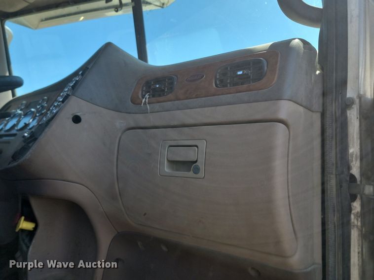 image for item NZ9970 2007 Peterbilt  385 semi truck