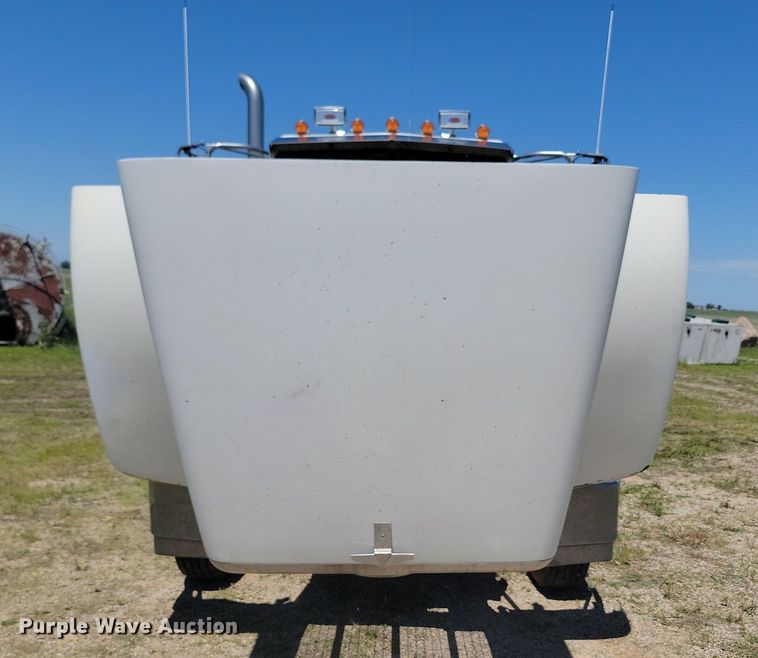 image for item NZ9970 2007 Peterbilt  385 semi truck