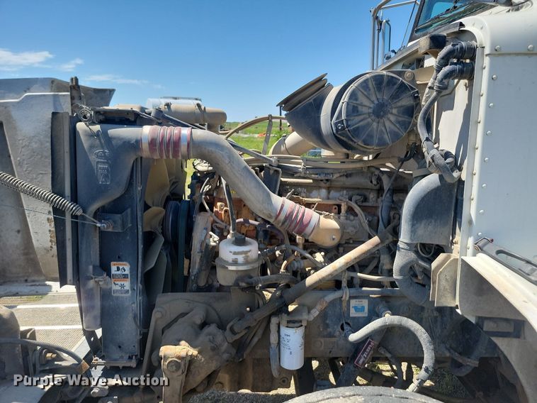 image for item NZ9970 2007 Peterbilt  385 semi truck