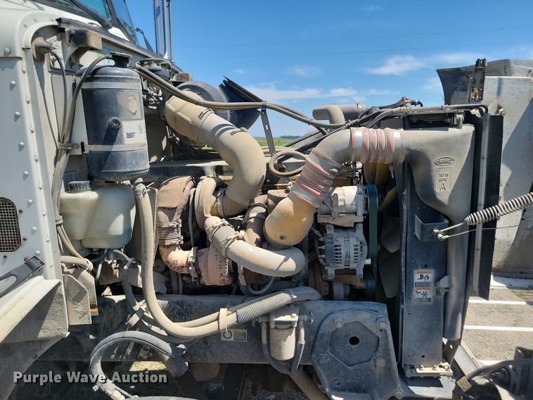 image for item NZ9970 2007 Peterbilt  385 semi truck