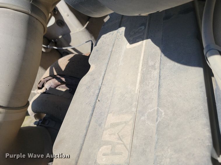 image for item NZ9970 2007 Peterbilt  385 semi truck