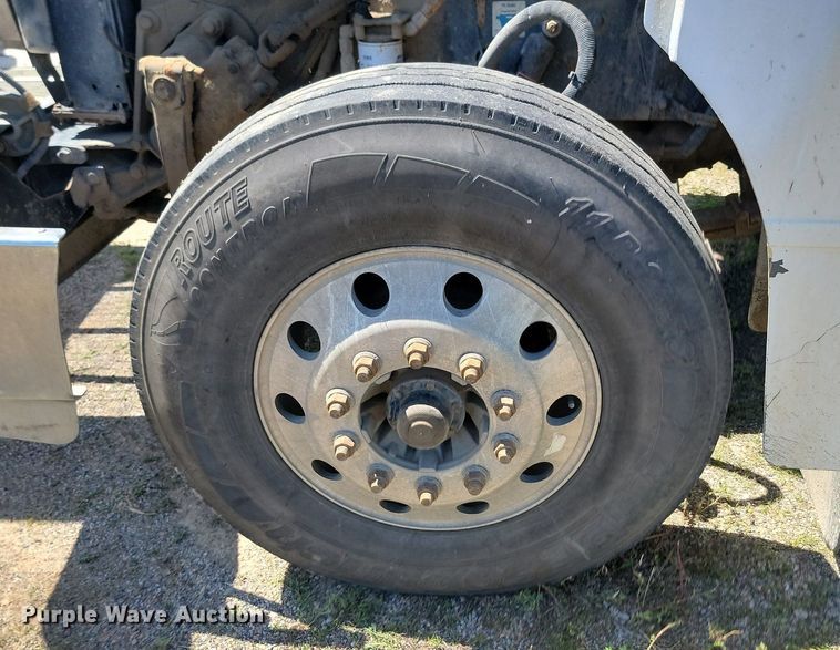 image for item NZ9970 2007 Peterbilt  385 semi truck