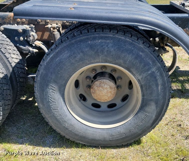 image for item NZ9970 2007 Peterbilt  385 semi truck